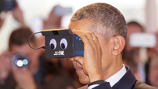 VRを体験するオバマ大統領