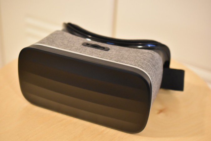 【VRゴーグルレビュー】ドンキホーテで手に入る「DMM.com VR動画スターターセット」 | Mogura VR