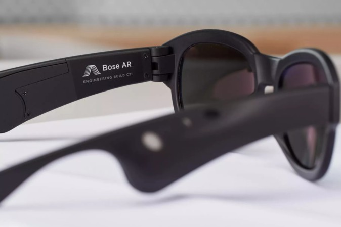 視界に合わせ音声ガイド Boseの眼鏡型デバイス「Bose AR」 | Mogura VR