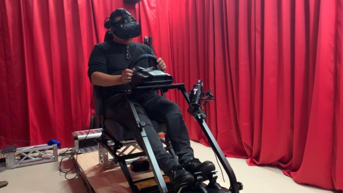 高齢者向けのVR運転シミュレーターが開発中、安全意識向上図る | Mogura VR