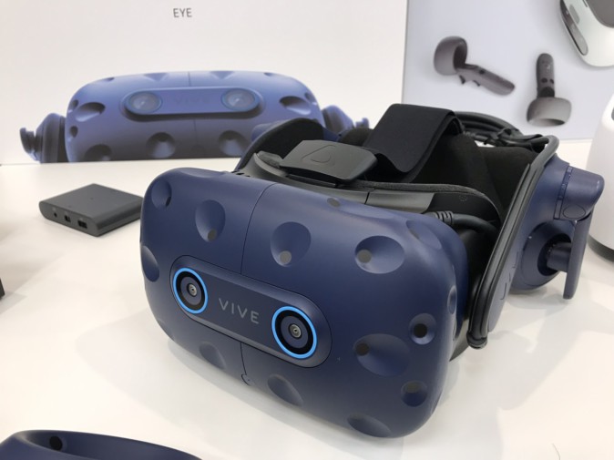 VIVE Pro Eye&VIVE Focus Plus体験レポート。視線追跡は業務でもポッキーゲームでも役に立つ！？ | Mogura VR