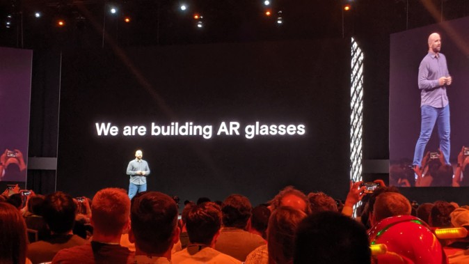 フェイスブック、ARグラス開発着々 現実空間の3Dマップ化を新発表