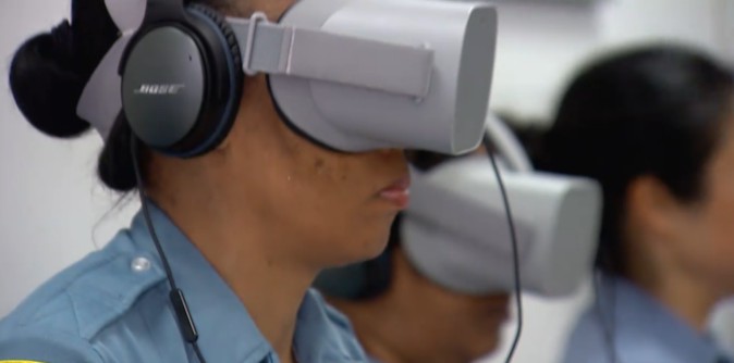 アメリカの警察官がVR研修、精神疾患者への対処法学ぶ | Mogura VR
