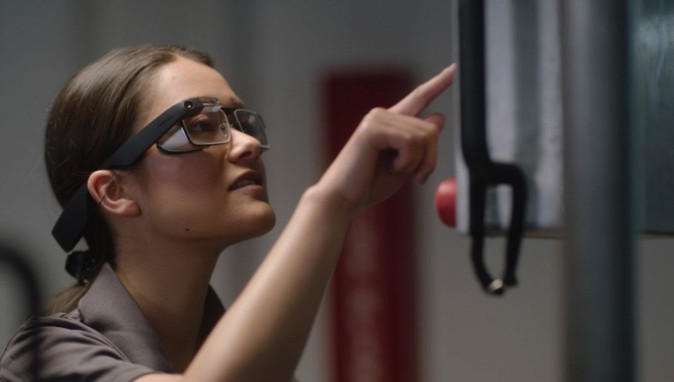 帰ってきた「Google Glass」、開発者向けにも販売開始 | Mogura VR