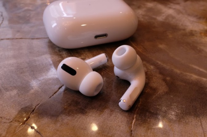 アップルが「AirPods Pro」に立体音響を追加、噂のARデバイスと関係? | Mogura VR