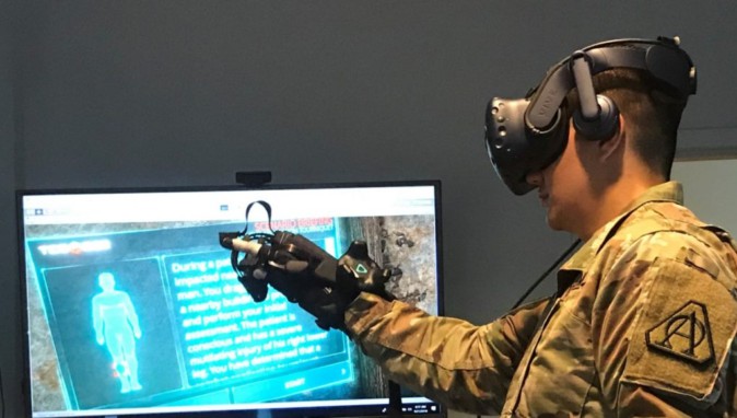 米軍需企業、軍医向けにVRトレーニング開発 触覚グローブも導入 | Mogura VR