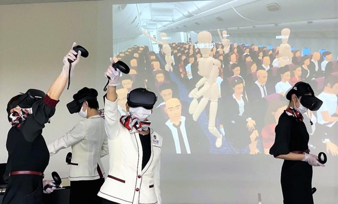 JALがVR研修を導入、実際のフライトを再現し実証実験も | Mogura VR