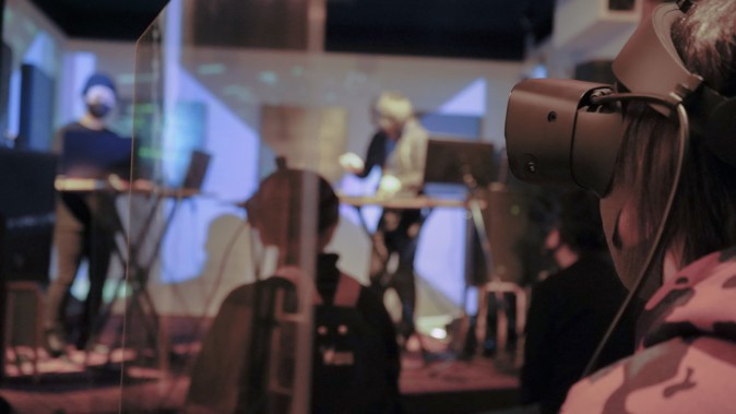 VR映像を体験しつつ、ライブハウスの音響を楽しむ ユニークなイベントが開催