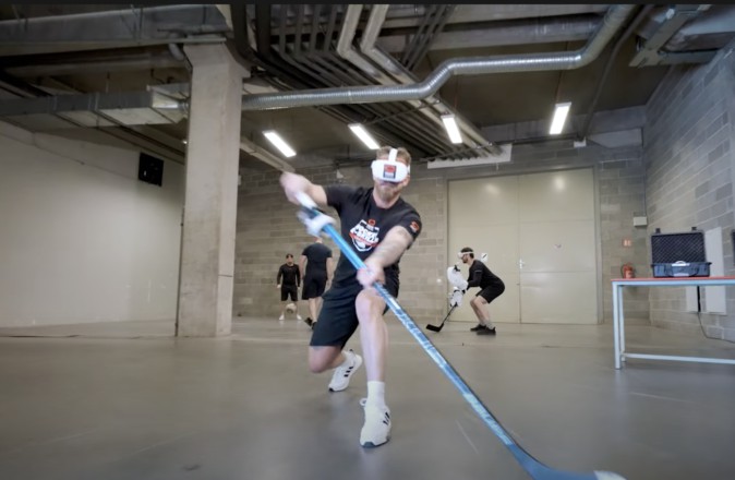 アイスホッケーのプロ選手も活用するVRトレーニング「Sense Arena」 | Mogura VR